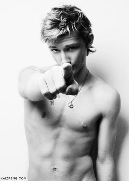 Alex Pettyfer